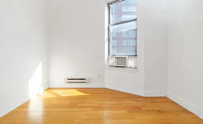 Rented by Mossanen Group | media 13