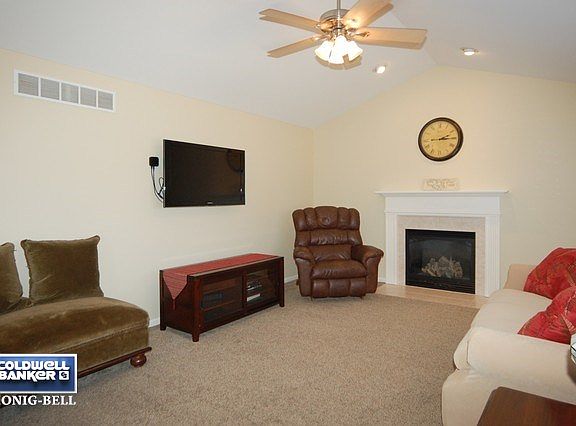 4th image of 588 Bayfield Dr