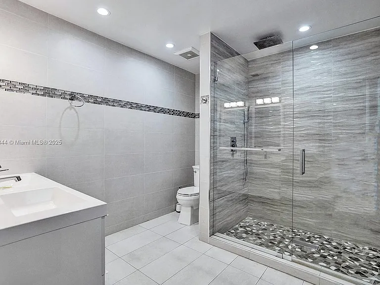 1301 Rodman St — Photo 21