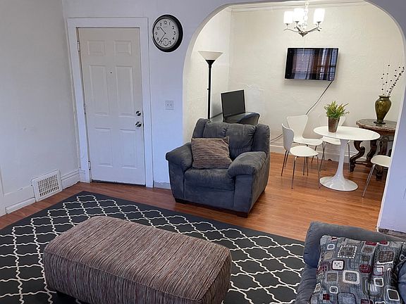 5th image of 1111 Ross Ave #2