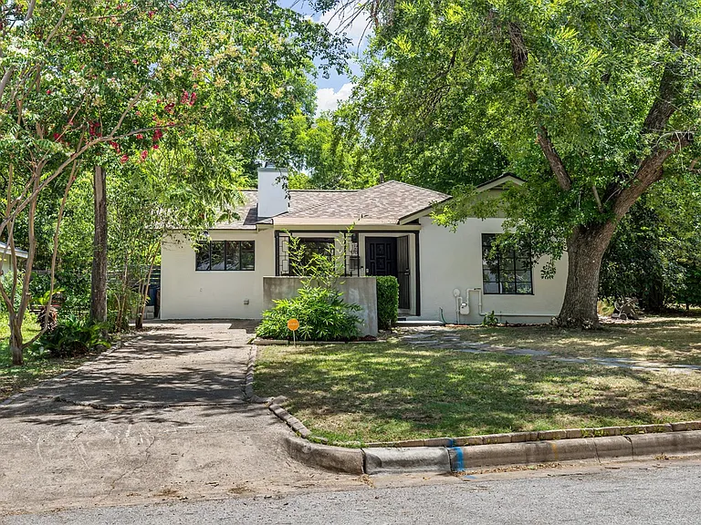 1208 Fairwood Rd — Photo 1