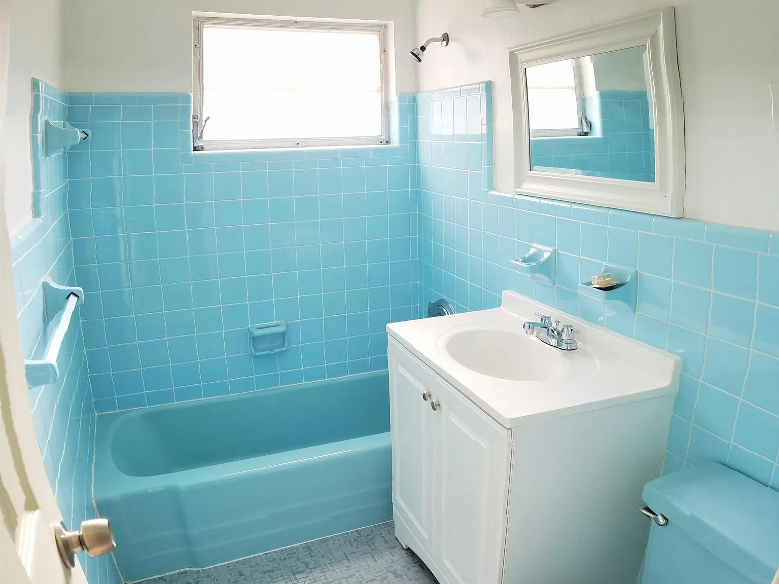 3237 Normandy Dr — Photo 2