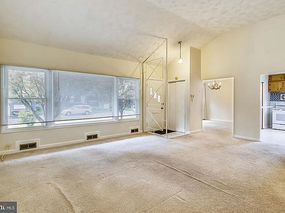 4th image of 9403 Balfour Dr