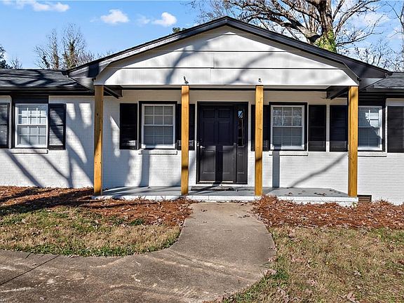 3rd image of 6732 Rollingwood Dr