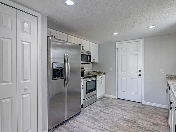 3rd image of 3338 Jupiter Blvd SE