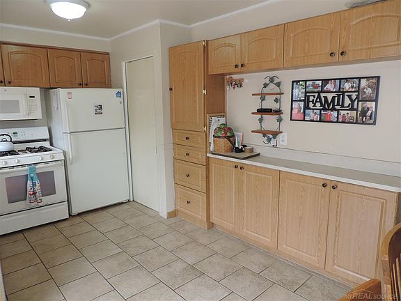 5th image of 25664 Normandy St