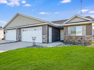 411 Fawn Run, Kenyon, MN 55946