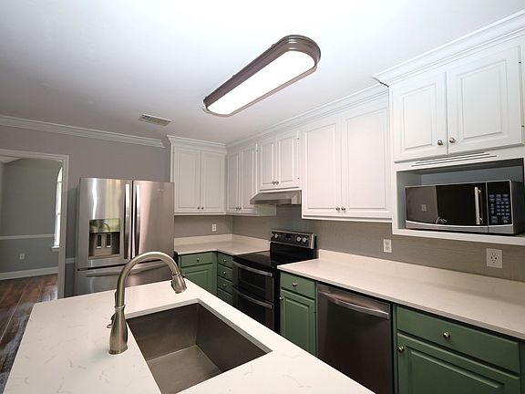 3rd image of 3949 Weatherby Ln