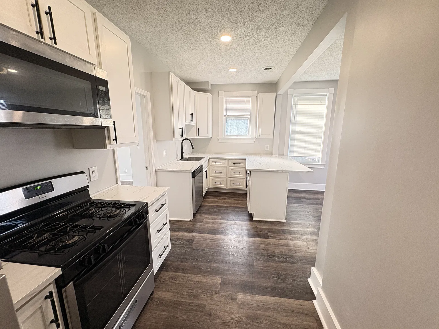 1409 McCausland - 2F — Photo 4