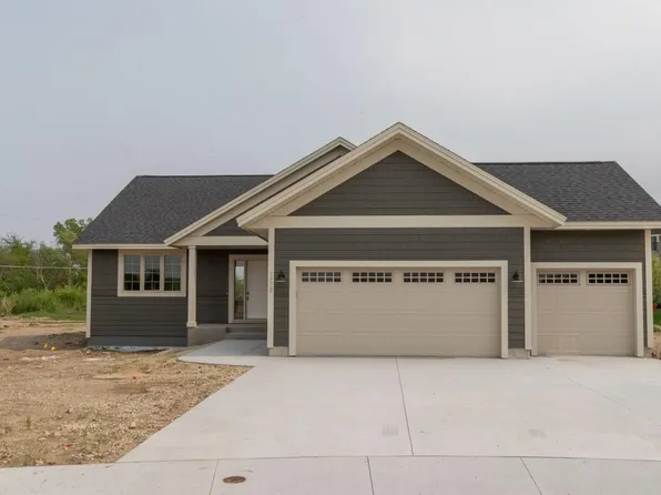 1952 Spruce Meadows Dr SE, Rochester, MN 55904
