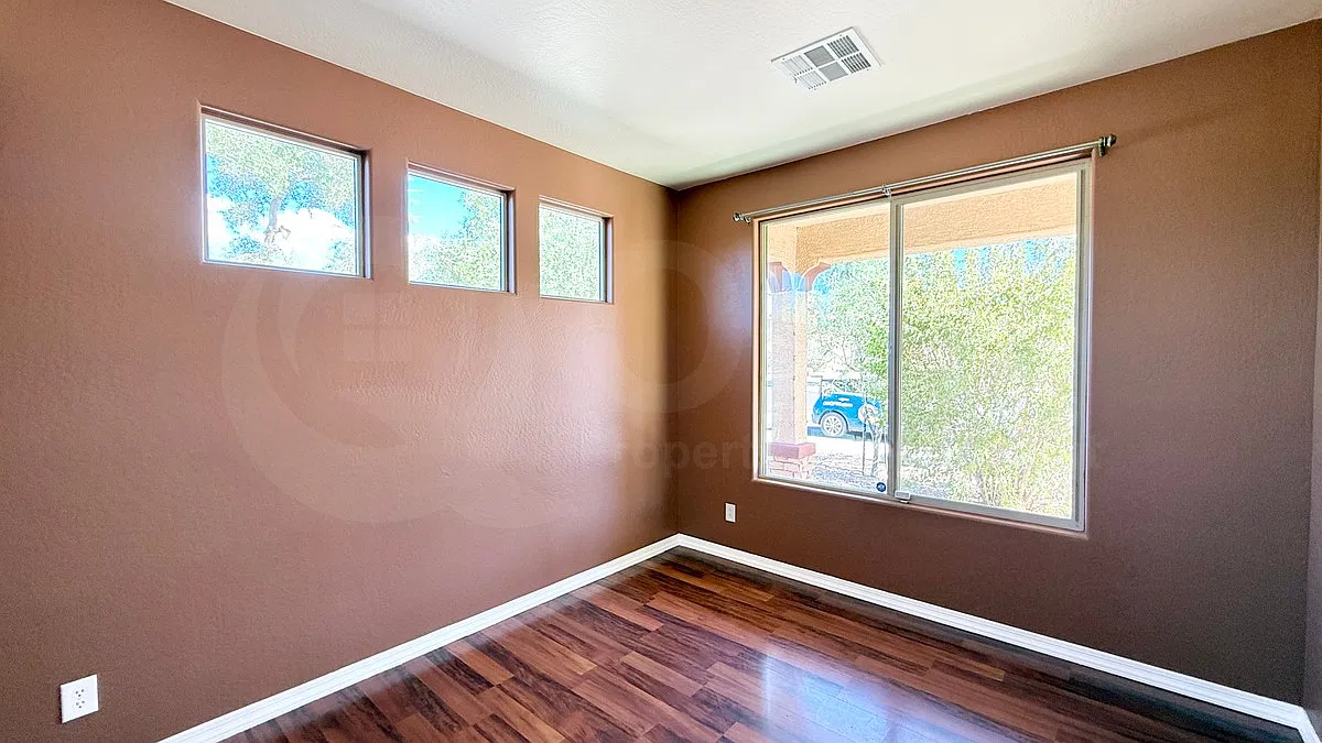 4 bed, 2.5 bath, 2327 sqft, $2,700 — Photo 3