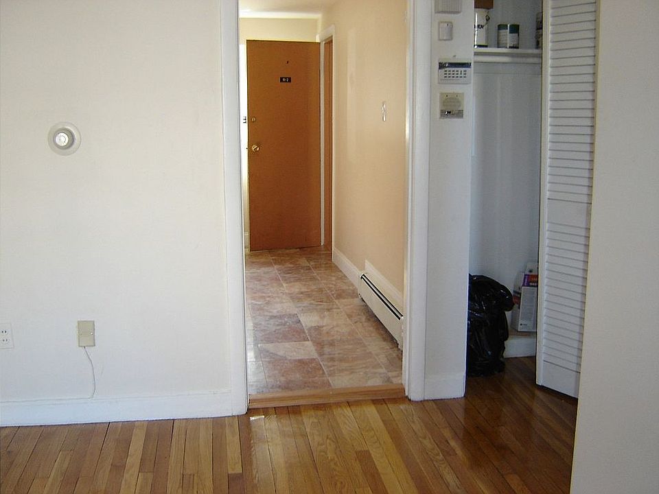 2nd image of 91 Chestnut St APT 2