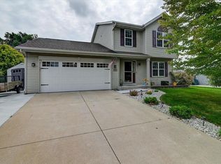 280 Ridgeview Dr, Lake Mills, WI 53551