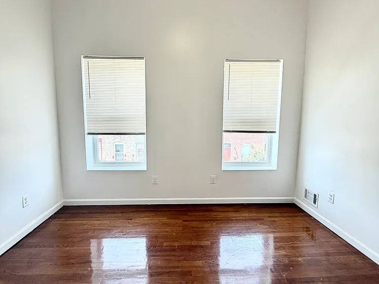 1829 N Port St — Photo 19