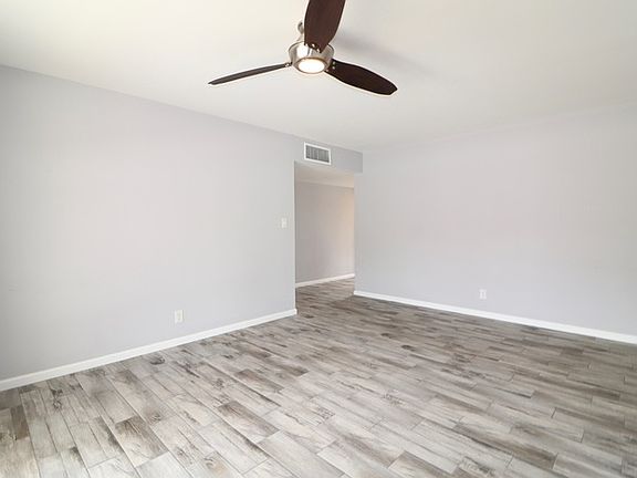 4th image of 2510 W Aster Dr