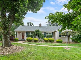 304 Crawford Dr, Coraopolis, PA 15108