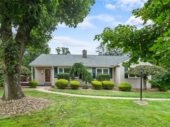 304 Crawford Dr, Coraopolis, PA 15108