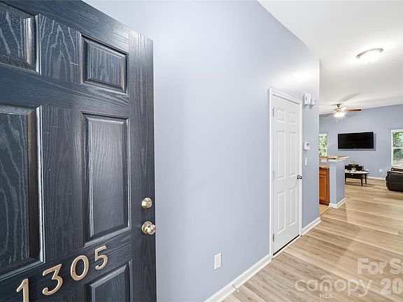 5th image of 1305 Lauren Village Dr