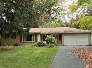 554 Sharon Dr, Rochester, NY 14626