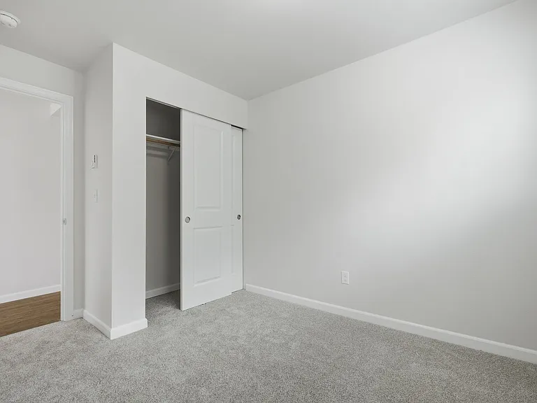 Green Acres Apartments — Photo 18