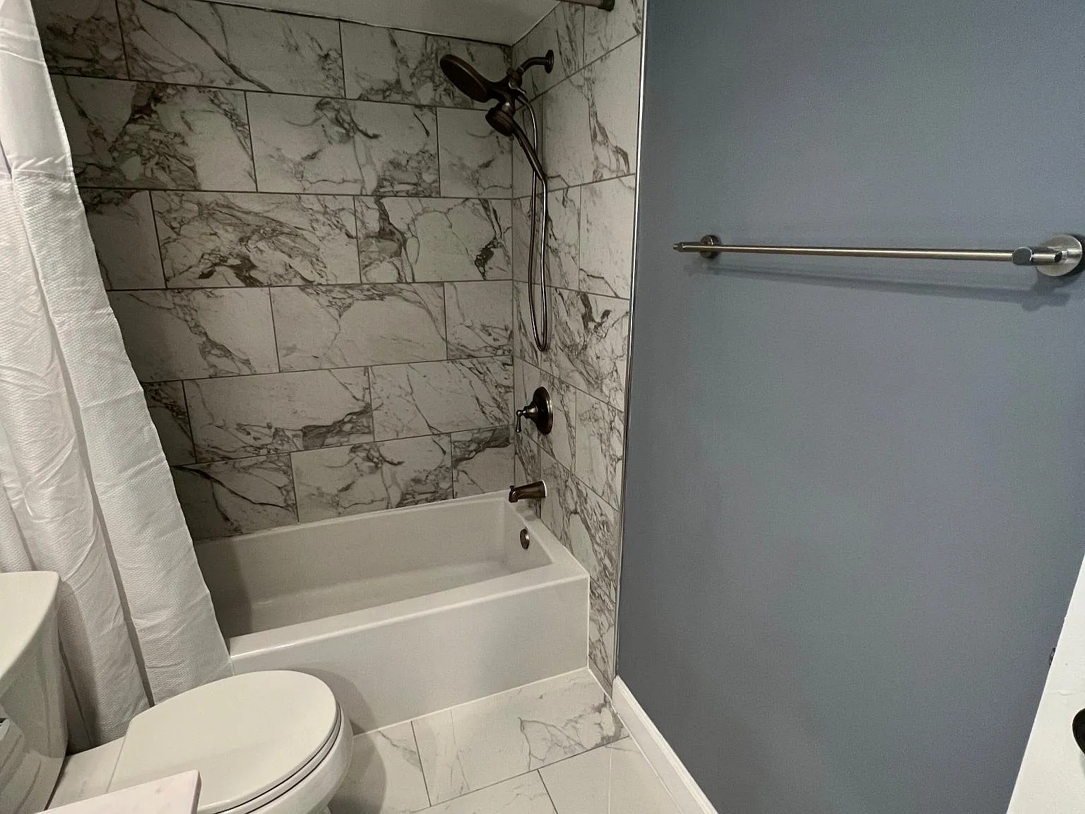 2 bed, 1073 sqft, $2,300 — Photo 4