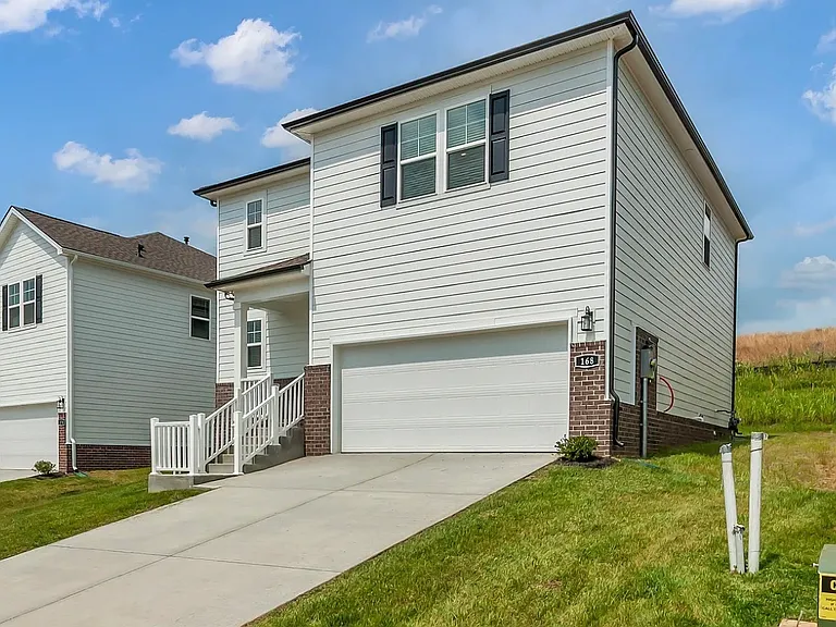 168 E Millbrook Dr — Photo 2