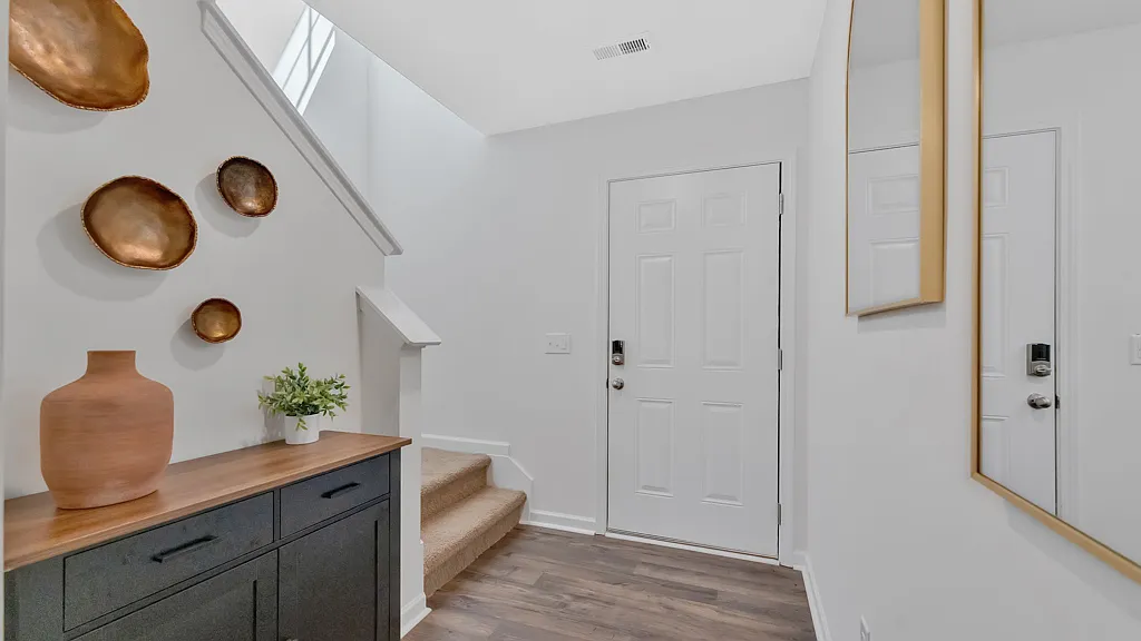3 bed, 2.5 bath, 1381 sqft, $1,900 — Photo 3