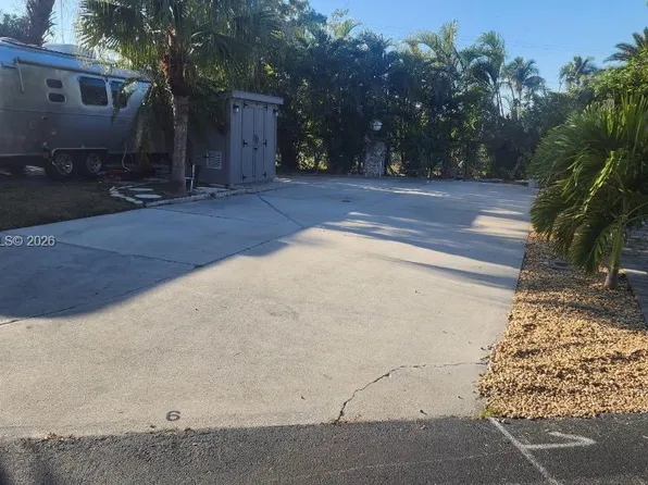 150 Smallwood Dr #6, Chokoloskee, FL 34138