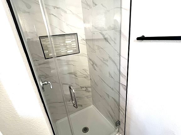 5th image of 6744 Orizaba Ave APT 9
