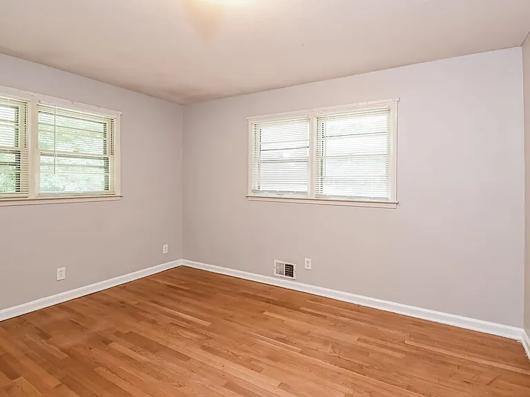 4630 Cresant Ln — Photo 12