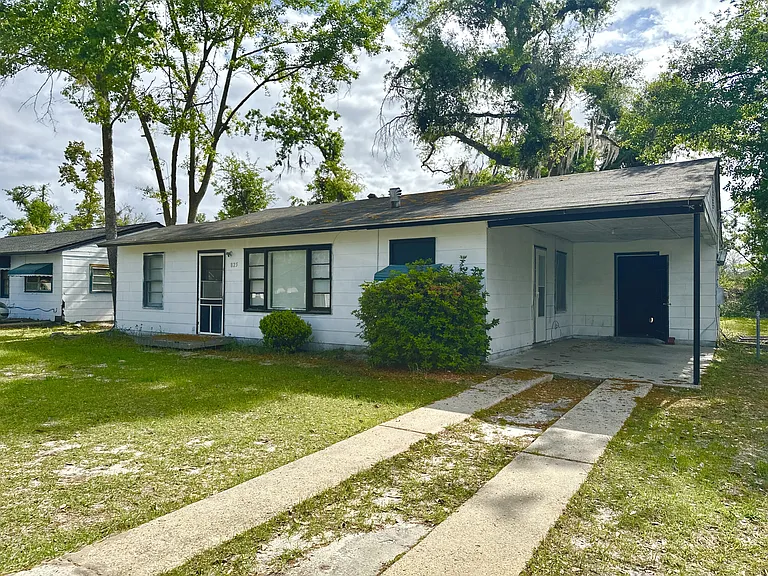 825 Bethune Dr — Photo 2