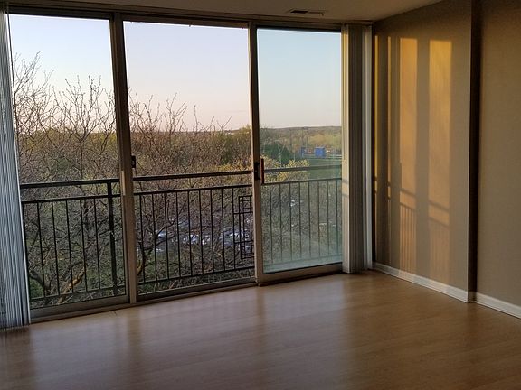 5th image of 5810 Oakwood Dr Unit 5G