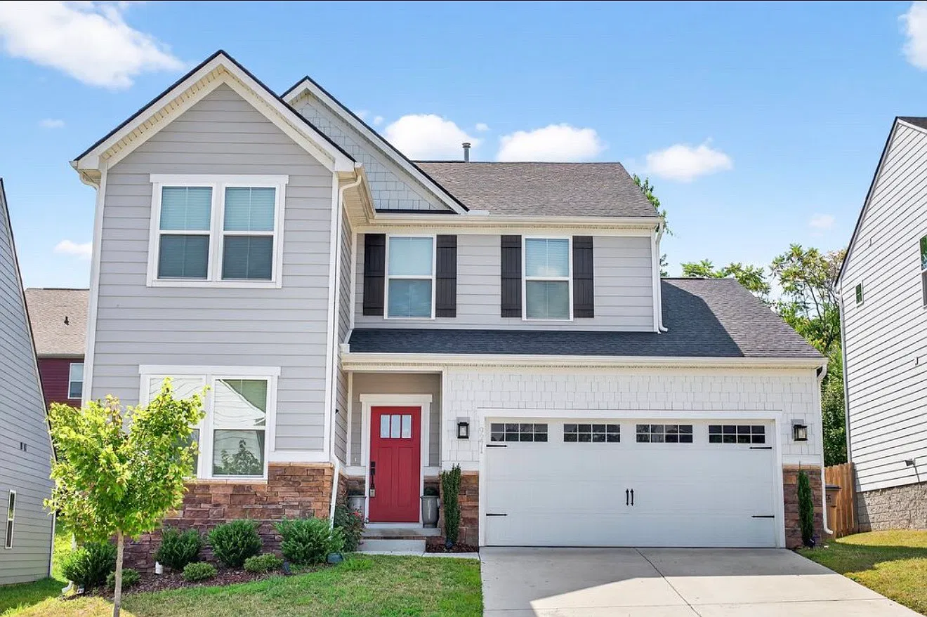3 bed, 2.5 bath, 2334 sqft, $2,900 — Photo 1