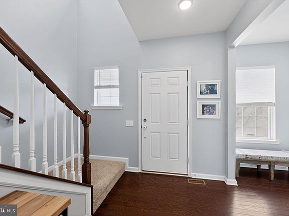 5th image of 302 Stafford Ct