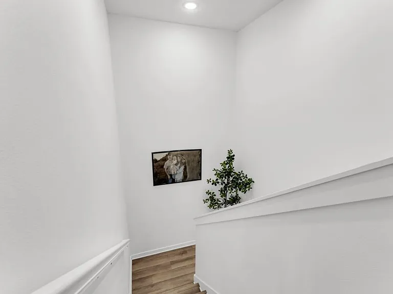 W Penny Ln — Photo 6