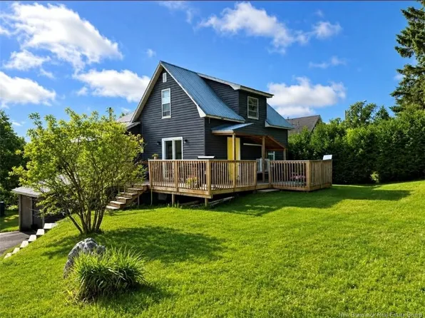 42 Pond St, Plaster Rock, NB E7G 2M6