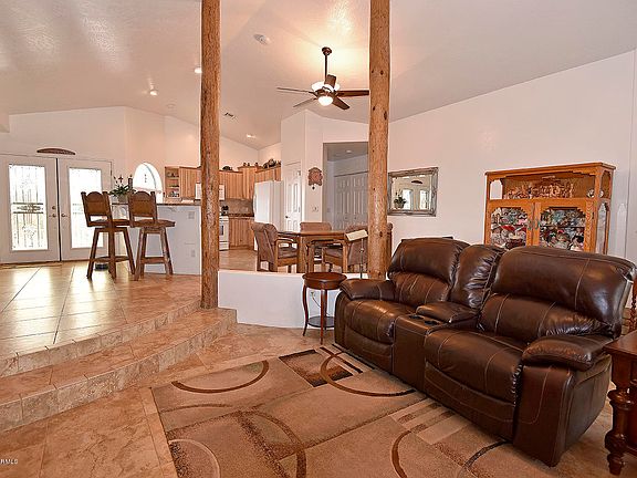 5th image of 830 Black Hills Dr