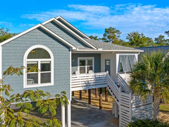 218 NE 52nd Street, Oak Island, NC 28465