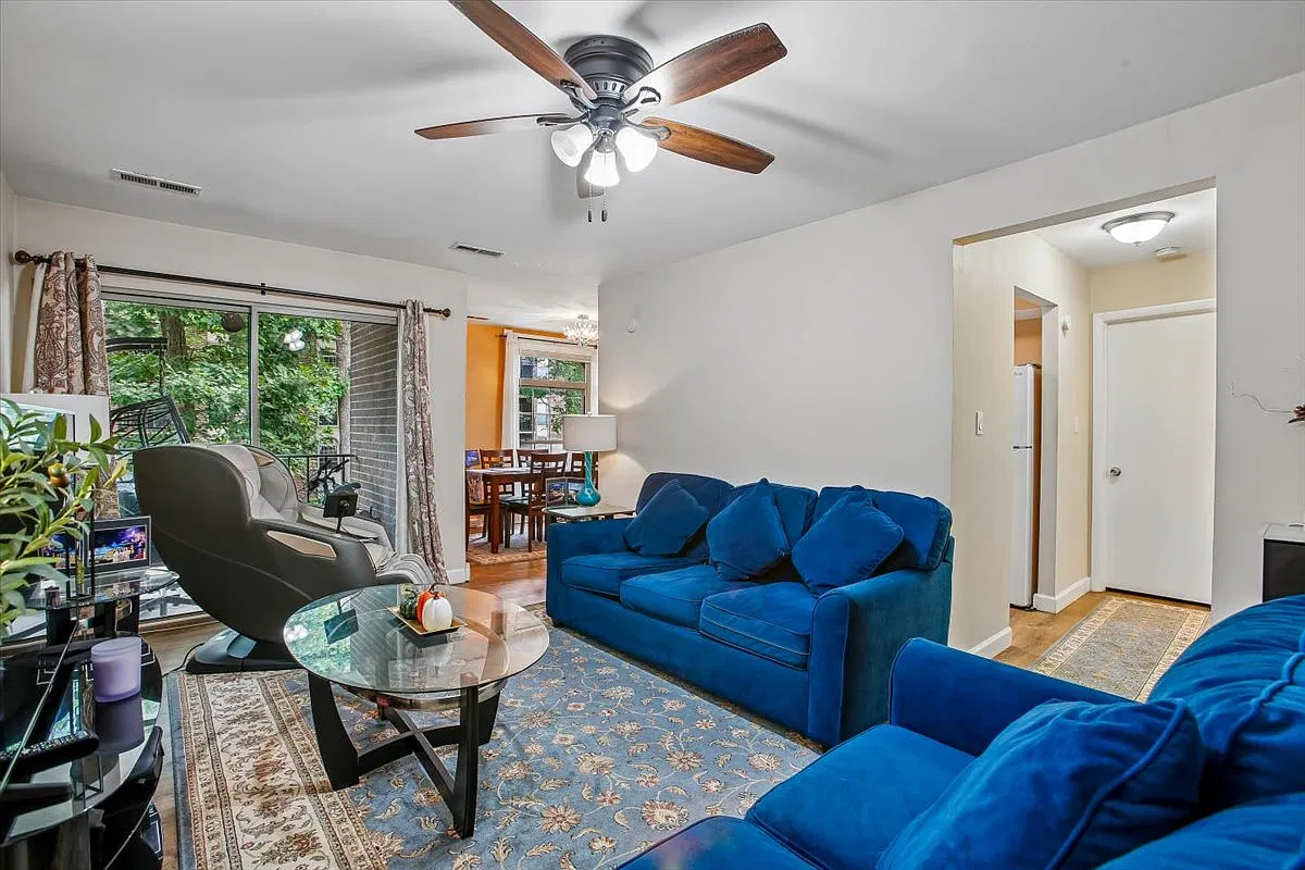 1 bed, 728 sqft, $1,950 — Photo 3