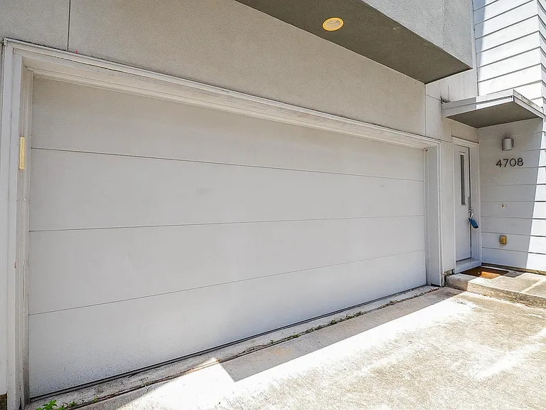 4708 Crawford St — Photo 24