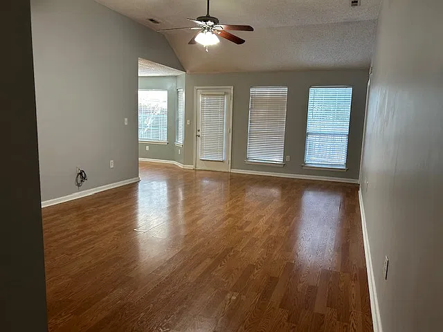 3 bed, 1370 sqft, $1,600 — Photo 4