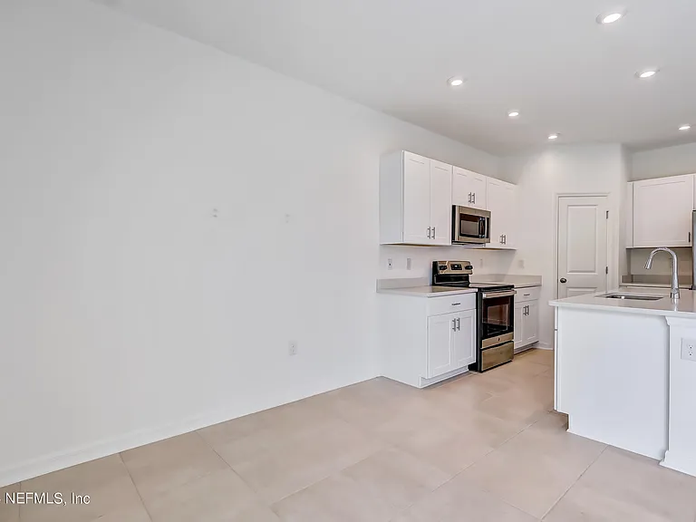 280 Anthony Dr — Photo 15