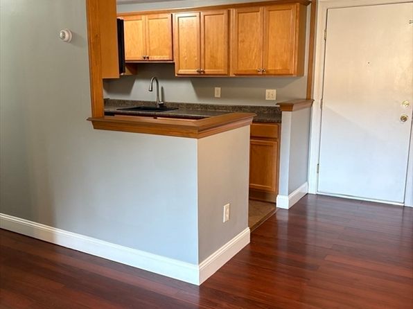135 Grove St APT 140