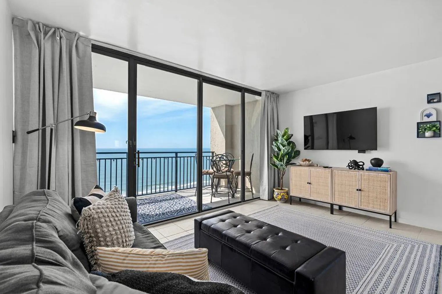 1 bed, 1.0 bath, $2,932 — Photo 1