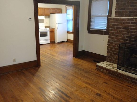 4th image of 307 Grand Avenue Ext