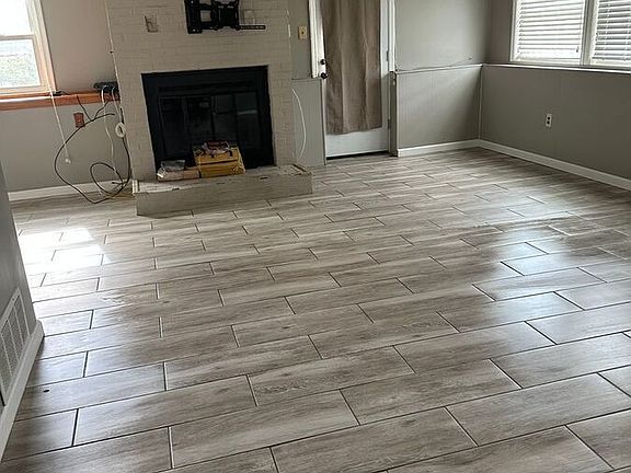 3rd image of 203 Exeter Ct