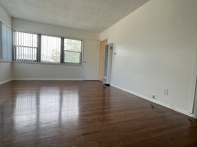 722 E Carson St #4 — Photo 3
