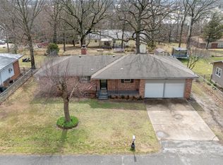 18 E 15th St, Grove, OK 74344