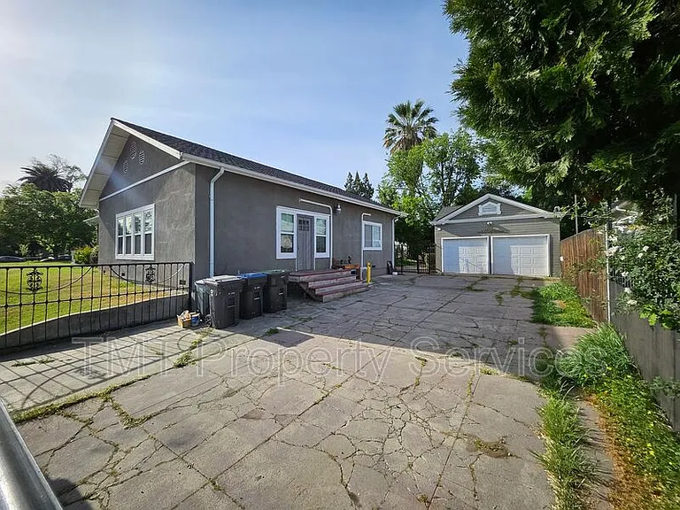 1214 N Pershing Ave — Photo 12