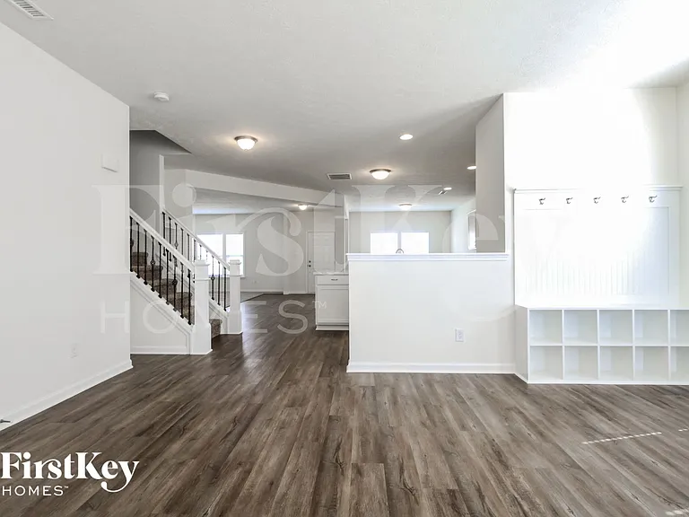 7240 Lockford Walk N — Photo 5